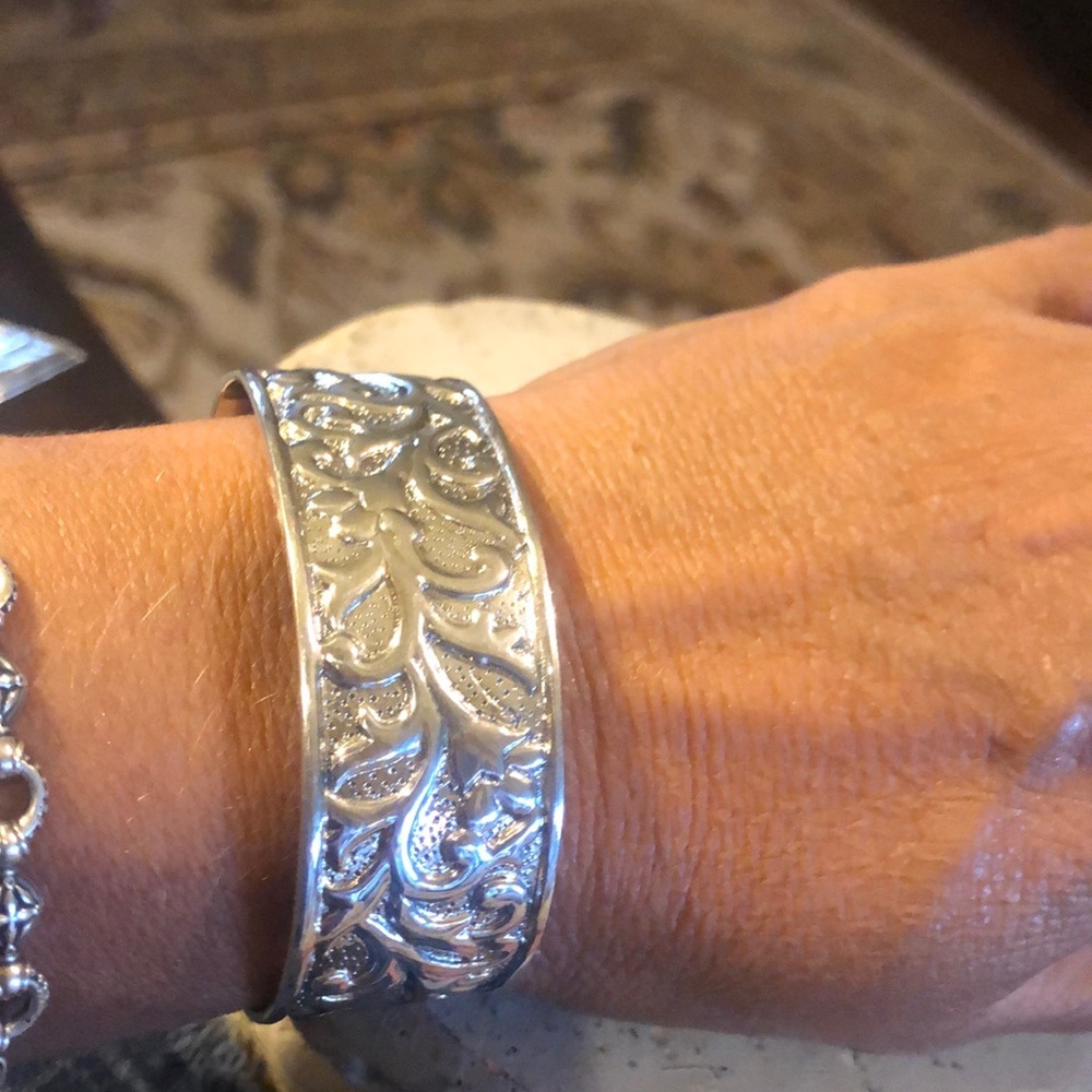 Gorgeous New Silpada Cuff - Picture 6 of 7